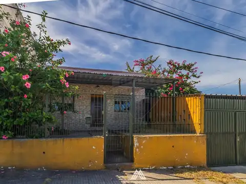 Venta casa en La Teja 3 dormitorios y vivienda ad