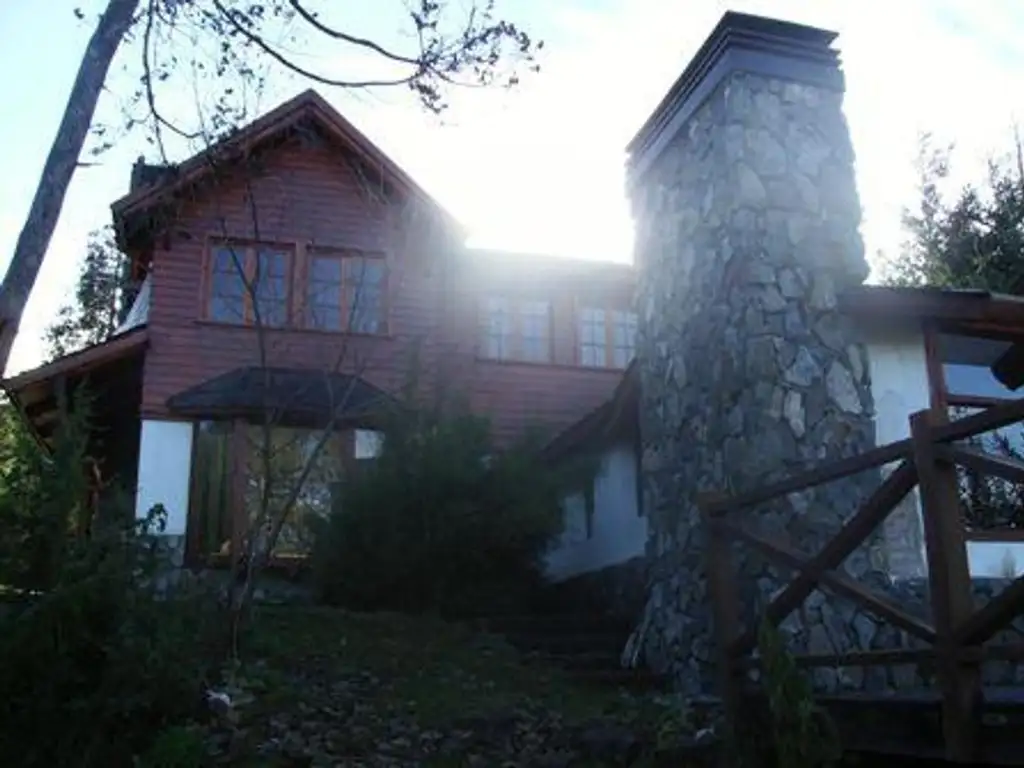 Hermosa casa en Villa La Angostura