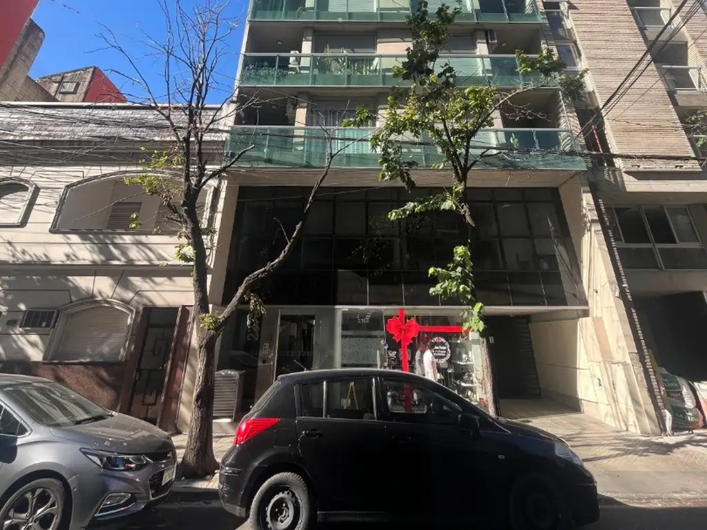 Dpto. Duplex en venta. Excelente ubicación. Calidad fundar. Con patio y parrillero exclusivo. Pileta