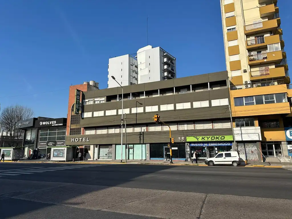 Venta Edificio - Hotel   Locales   120 cocheras en Avellaneda