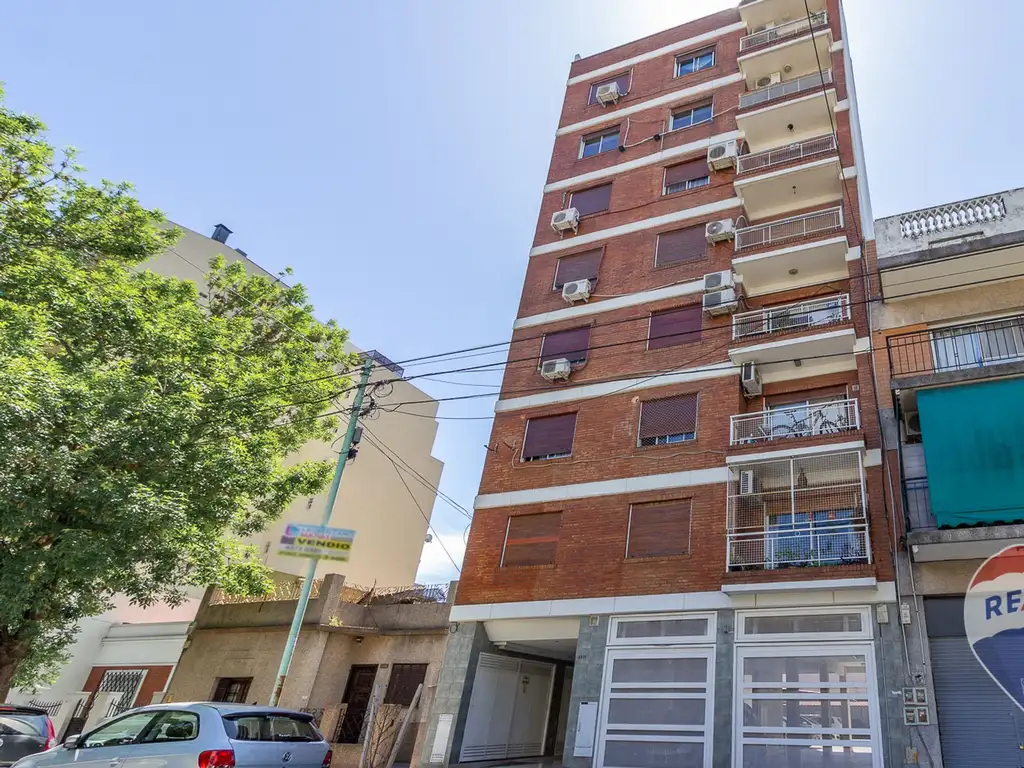 Depto 4 amb. c/cochera en venta, Villa Pueyrredon