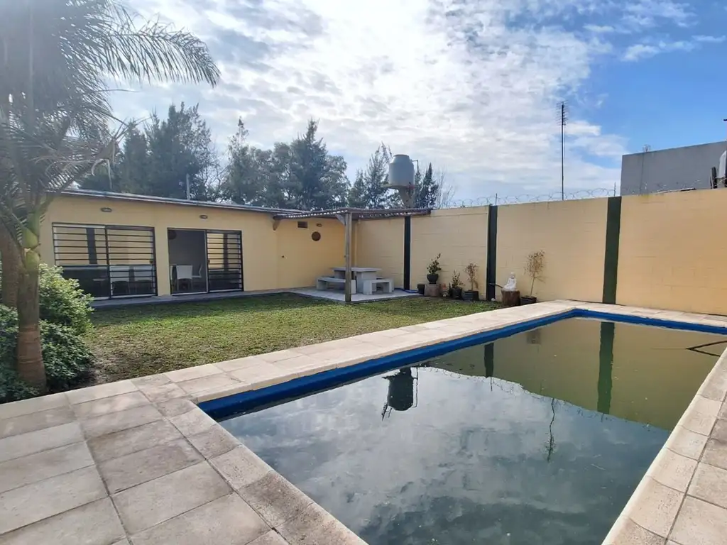 VENTA CASA 2 AMB CON PILETA Y PARRILLA - LA PLATA