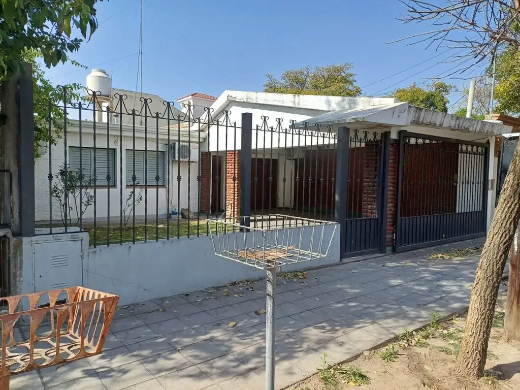 VENTA DE CASA 3 DORMITORIOS EN BARRIO CABILDO