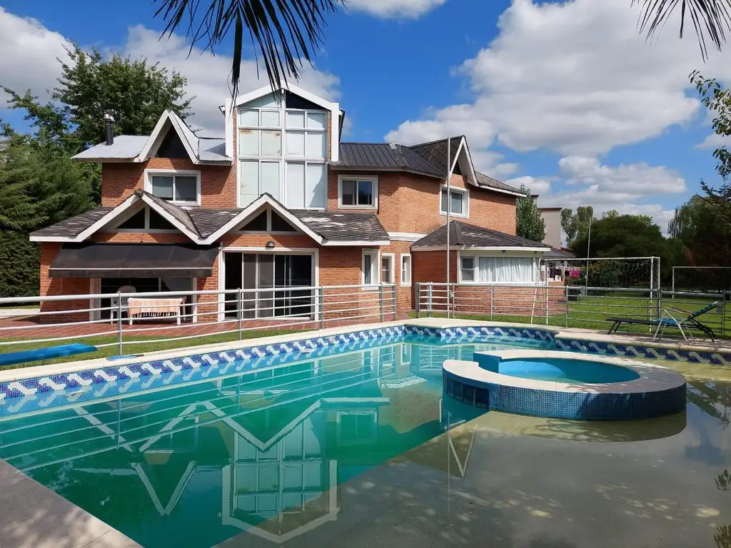 Casa en venta en Campos de Alvarez Country Club