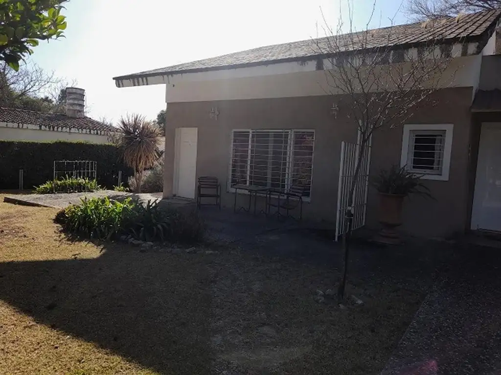 Casa amplia en venta en Villa La Bolsa - Córdoba