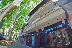 Casa amplia en venta apta para vivienda o uso comercial  Parque independencia  Centro Rosario