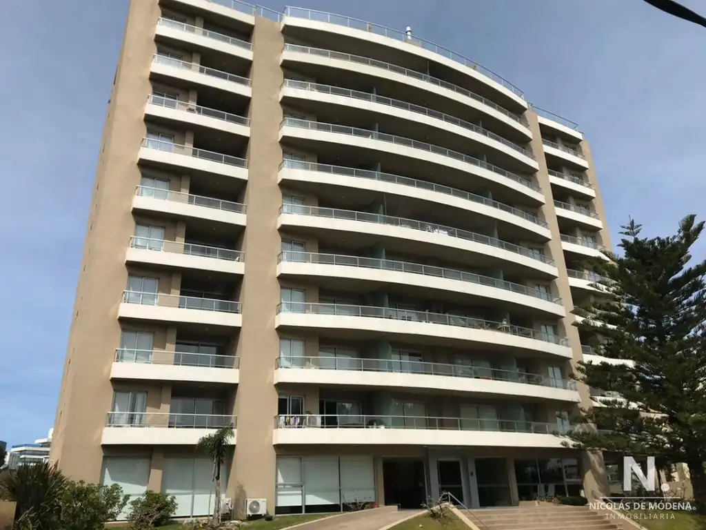 Apartamento en venta de 2 dormitorios en suite en Torre Moon,  Punta del Este