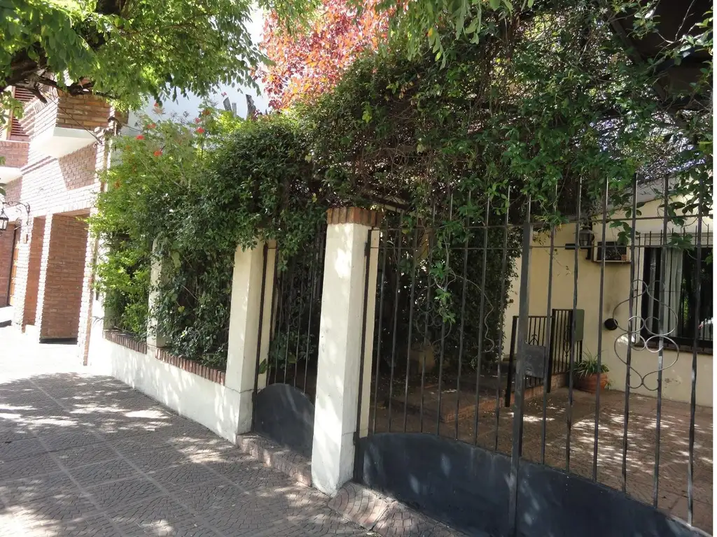 CASA AMERICANA S/LOTE DE 8,66X 33 DE 4 AMBIENTES , GARAGE  ,