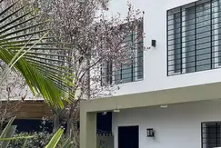 Casa en barrio privado con portón, ubicado en Los Polvorines Barrio Los Cedros