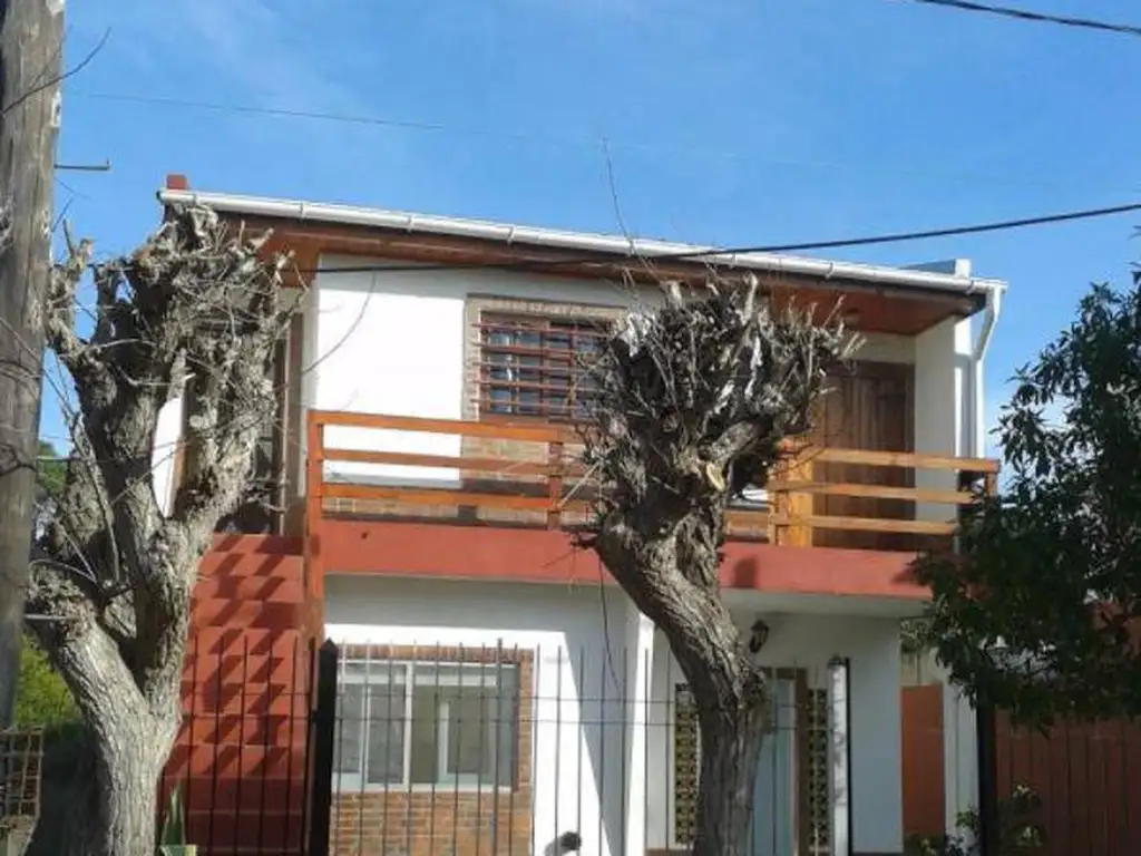 Venta en bloque Casa y  Departamento - 4 dormitorios 2 baños - 400mts2 totales - Las Toninas