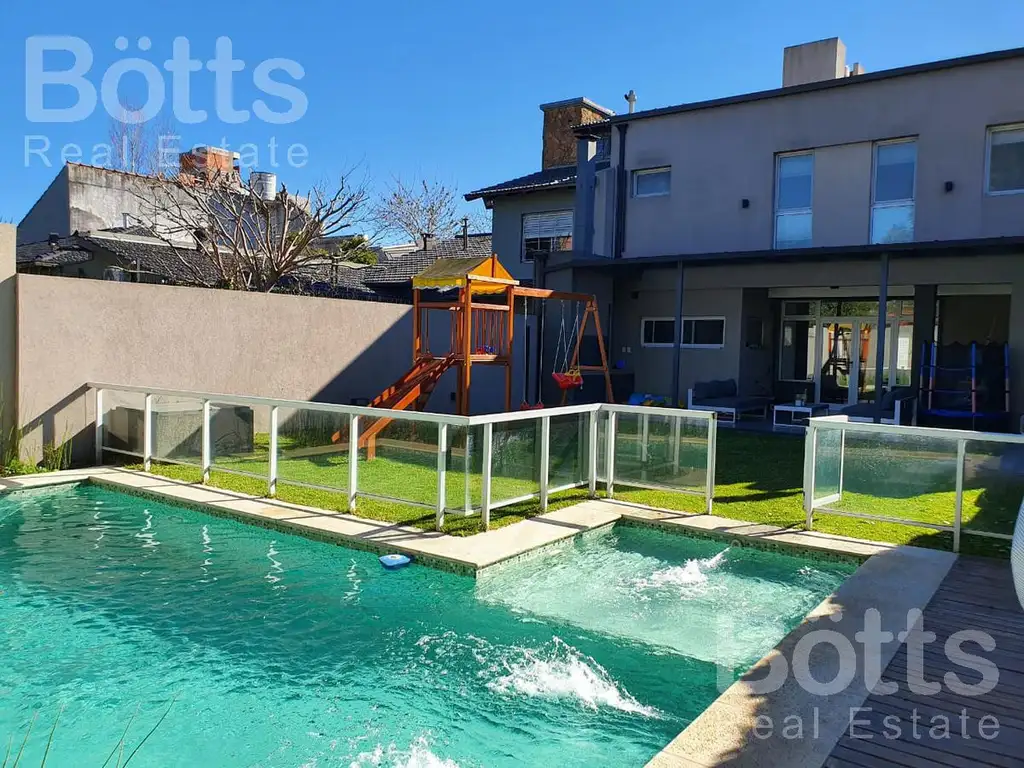 Casa de 4 ambientes con parrilla, parque y piscina - Ituzaingó