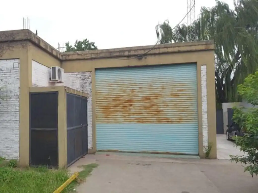 EXCELENTE LOCAL CON OFICINAS Y TERRENO LIBRE EN VENTA