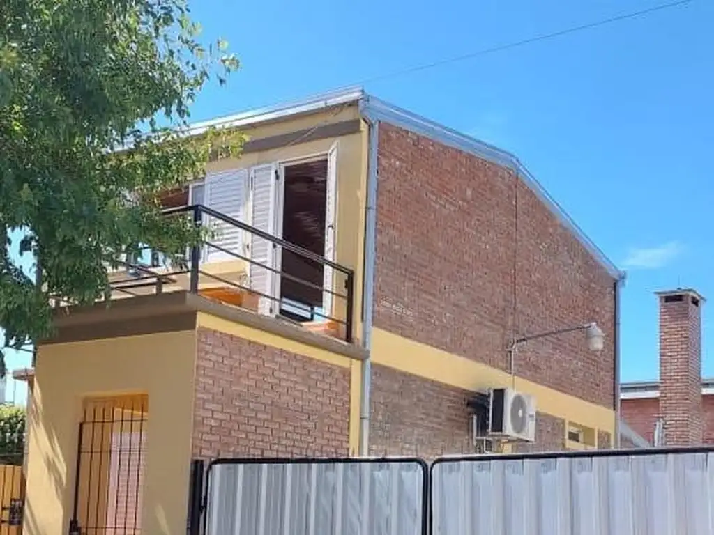 Casa en venta - 2 Dormitorios 2 Baños - Cochera - 330Mts2 - Chivilcoy