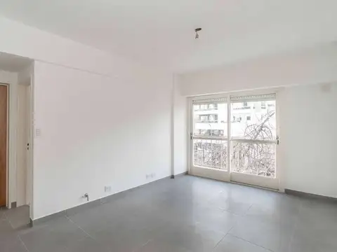 VENTA DEPARTAMENTO DE 3 AMBIENTES EN COLEGIALES. AL FRENTE. REFACCIONADO A NUEVO