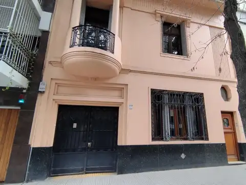 PH 4 ambientes al frente con garage, patio y terraza en Villa Urquiza. Sin expensas-Unico en su zona