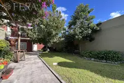 Venta de casa de 6 ambientes con cochera y quincho en Sarandi