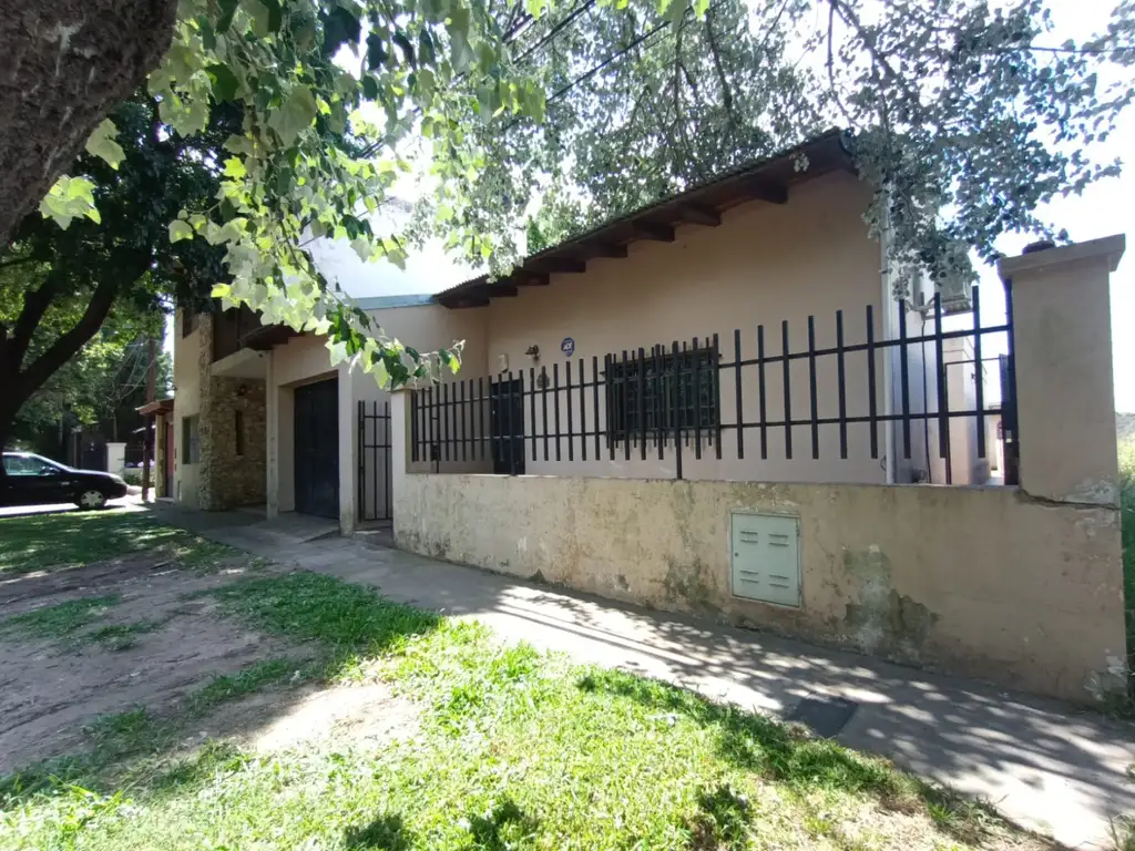 CASA 3 DORMITORIOS CON QUINCHO