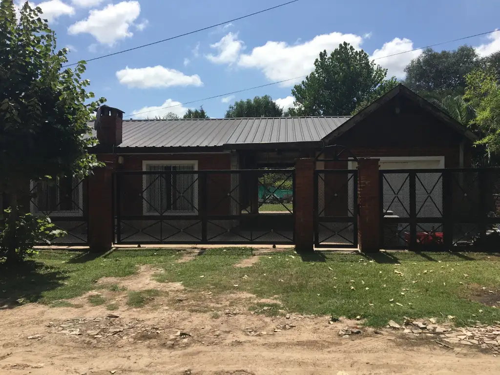 Casa y depto. en General Rodríguez, Barrio "Los Naranjos"