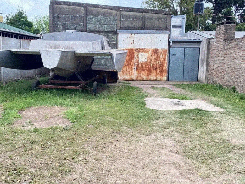 GALPON CON OFICINA Y BAÑO A DOS CUADRAS DE AV. SAN MARTIN