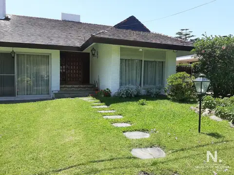 CHALET TRES DORMITORIOS , DOS BAÑOS , DORMITORIO Y BAÑO DE SERVICIO