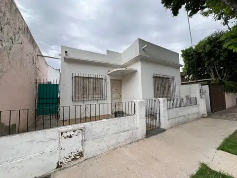 Venta Casa 4 amb  en Olivos a Refaccionar