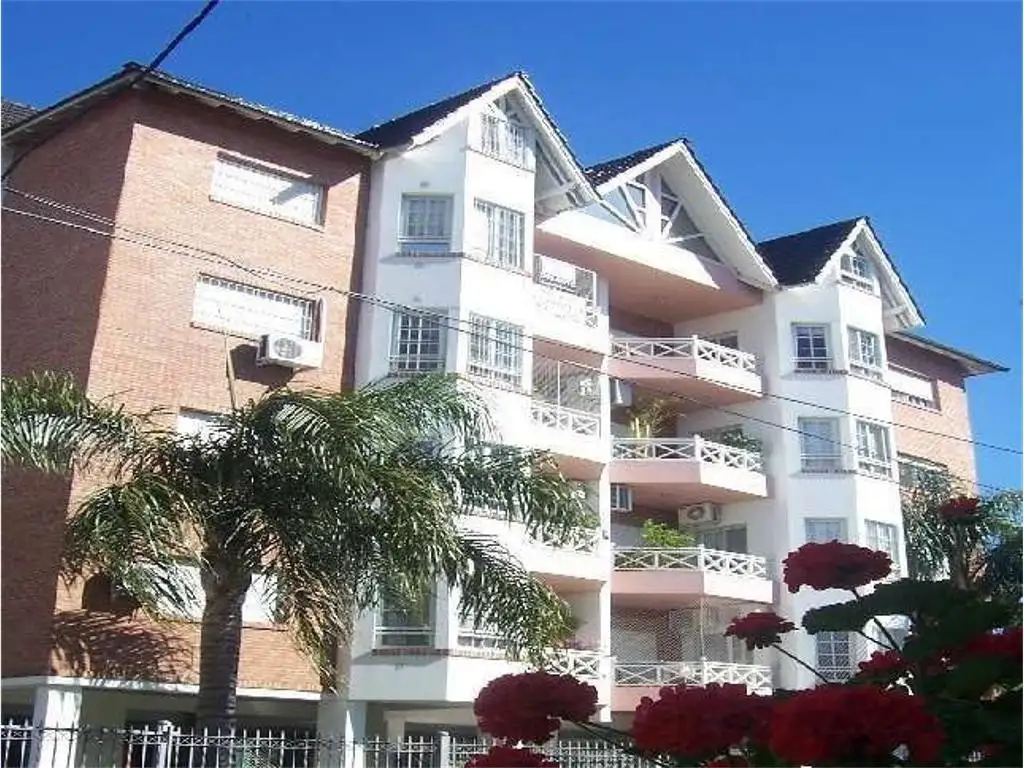 *EXCELENTE DEPTO. DE 3 AMB. Y 1/2 CON BALCÓN Y PLAYROOM*MUY LUMINOSO AL FRENTE CON VISTA PANORÁMICA