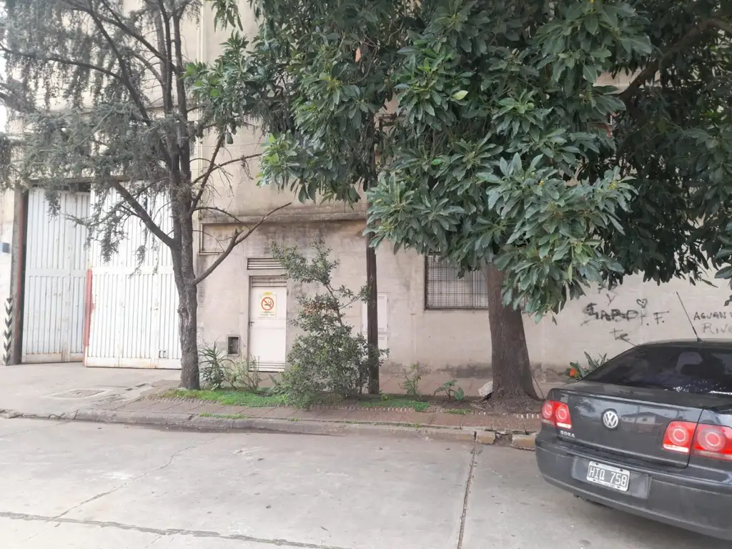 EXCELENTE GALPON SALIDA A 2 CALLES EN SAN JUSTO 3.600M2 CUBIERTOS