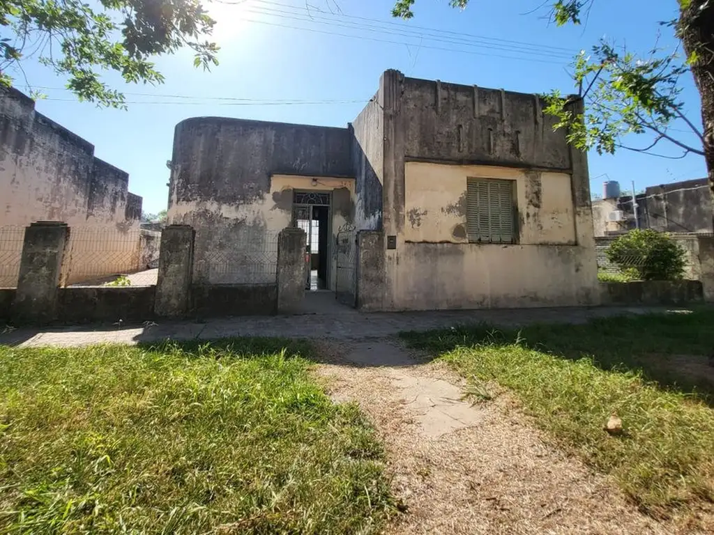 VIVIENDA A REFACCIONAR CON AMPLIO TERRENO-HUMBERTO