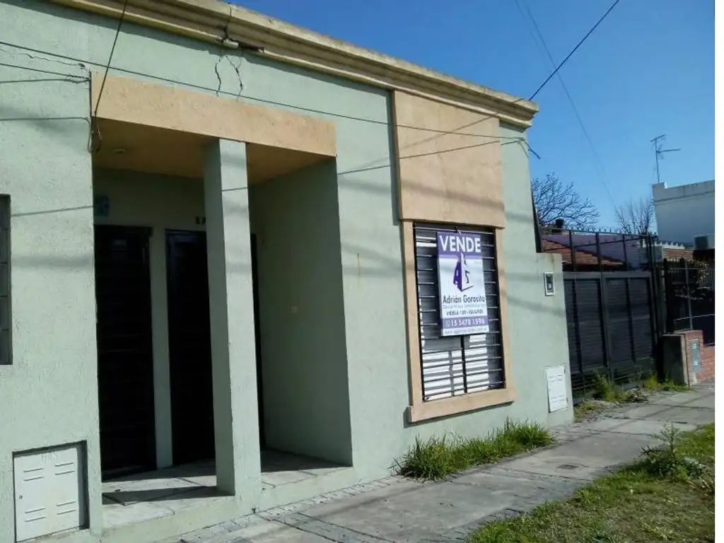 Venta. Departamento de 2 ambientes con patio propio. Florenc