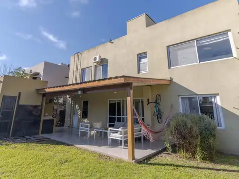 EXCELENTE CASA EN VENTA - BARRIO PRIVADO JARDINES DE ESCOBAR