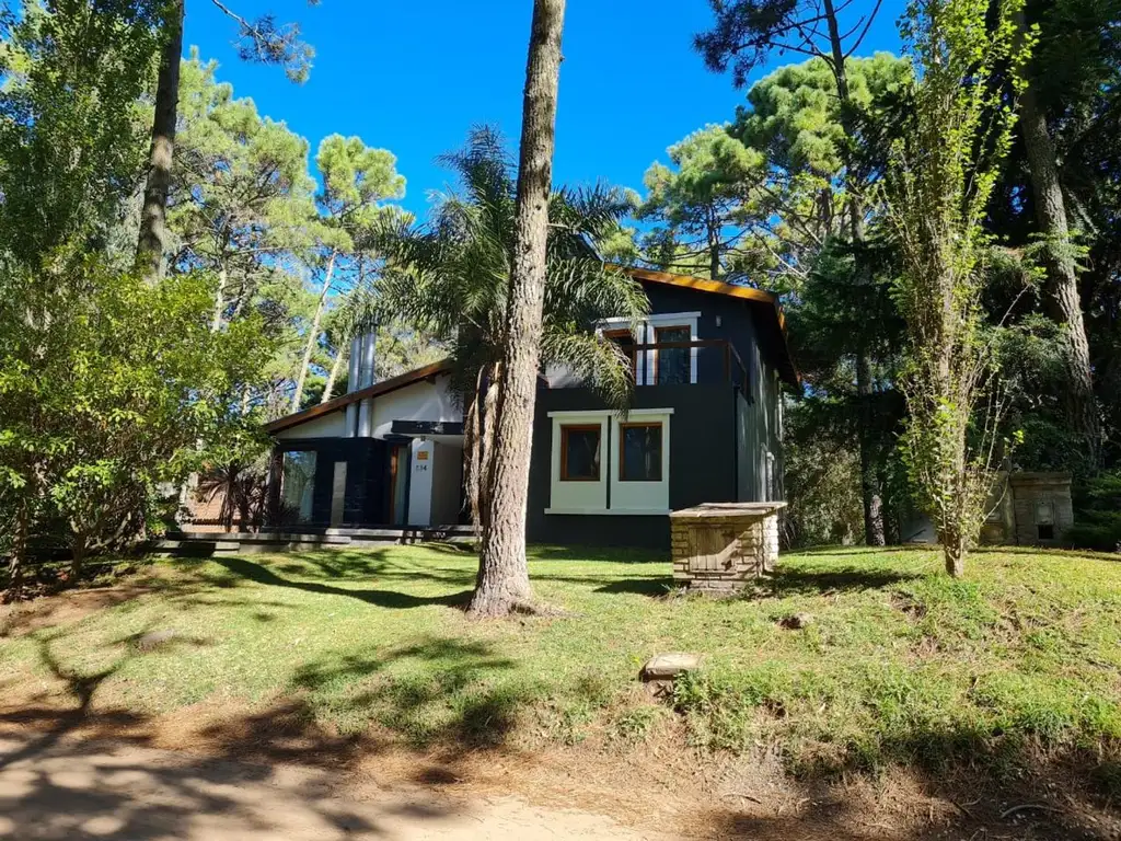 Amplia y de categoria casa en dos plantas en Carilo