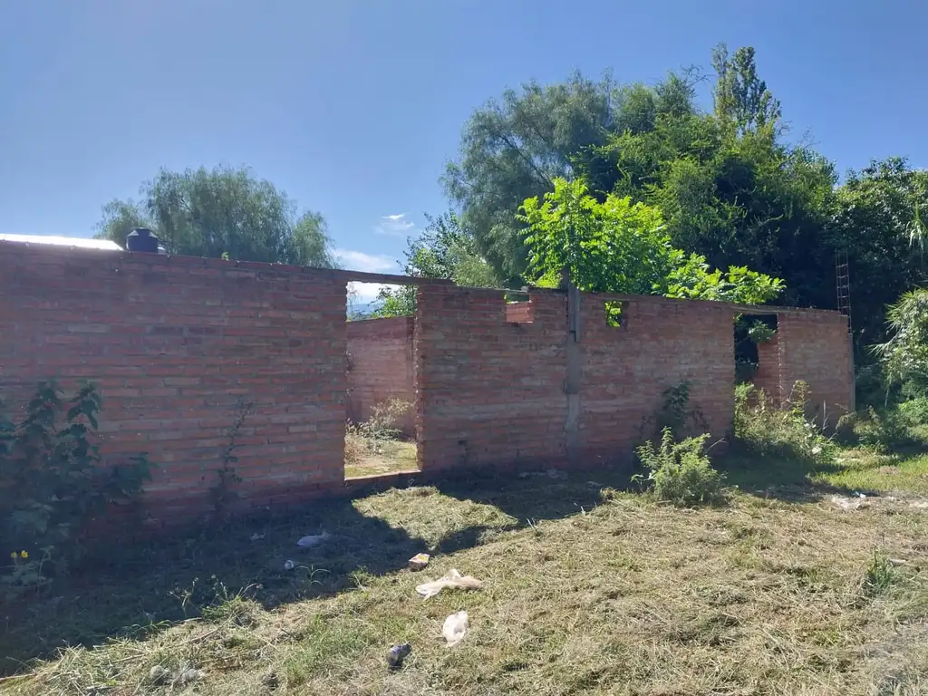 VENTA DE PROPIEDAD CON LNTEL CONSTRUIDO TIPO DUPLEX EN LA PAZ