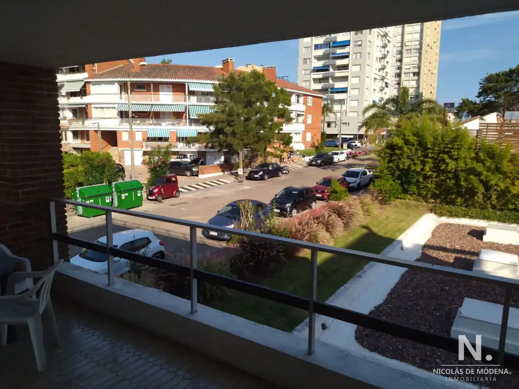 Apartamento en Alquiler de 2 dormitorios en Edificio Consul , Península , Punta del este