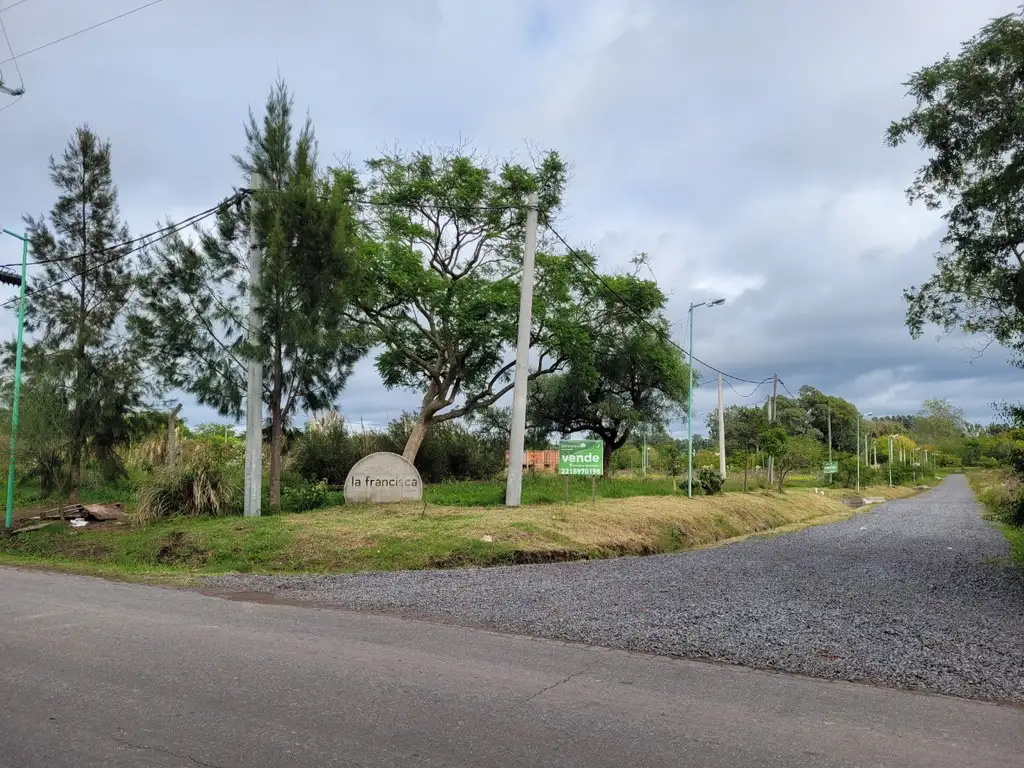 Lote en barrio abiero La Francisca