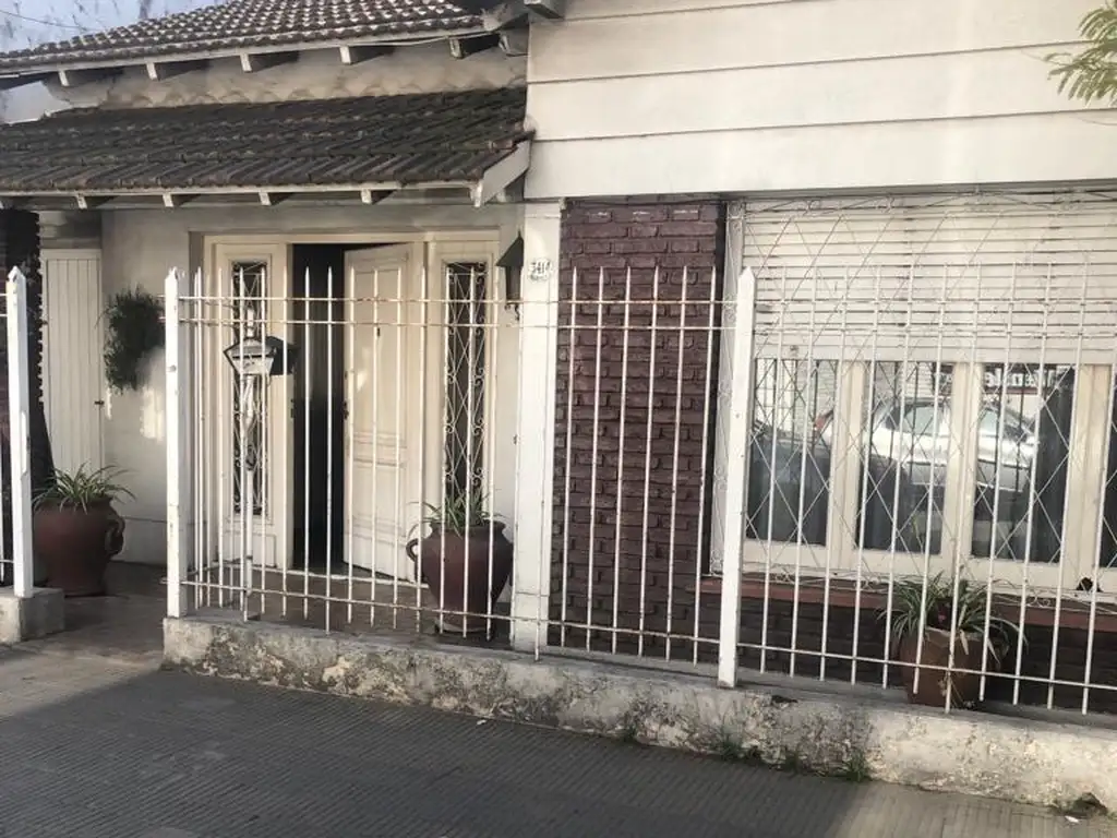 *LOTE DE TERRENO DE 8,66 X 17,32 *CON CASA A DEMOLER *ZONIFICACION C1 "COMERCIAL CENTRAL"