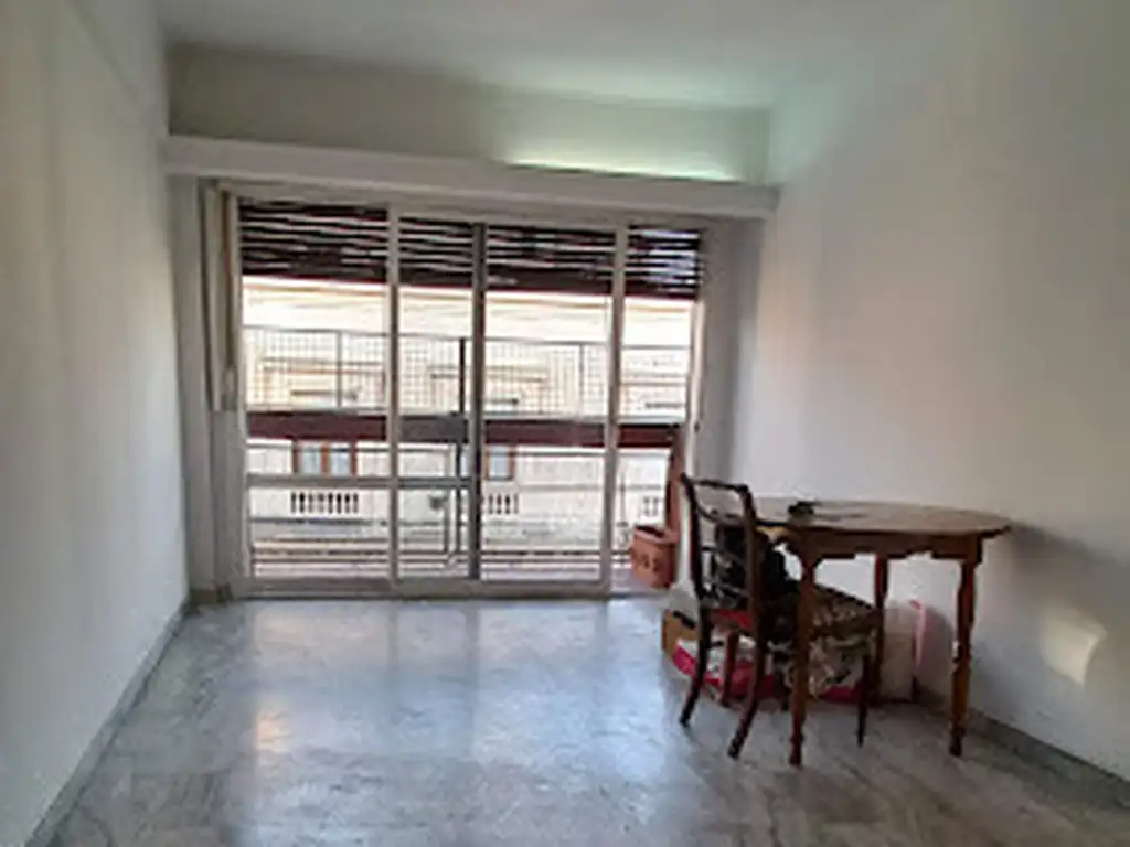 DEPARTAMENTO 3 AMBIENTES FRENTE C/ BALCON