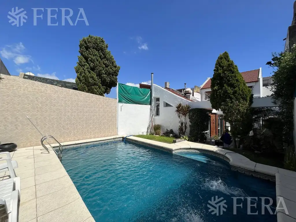 Venta casa 5 ambientes con piscina en Sarandí