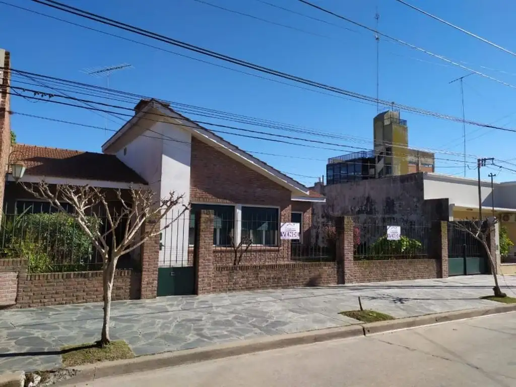 Casa - Venta - Argentina, Lobos