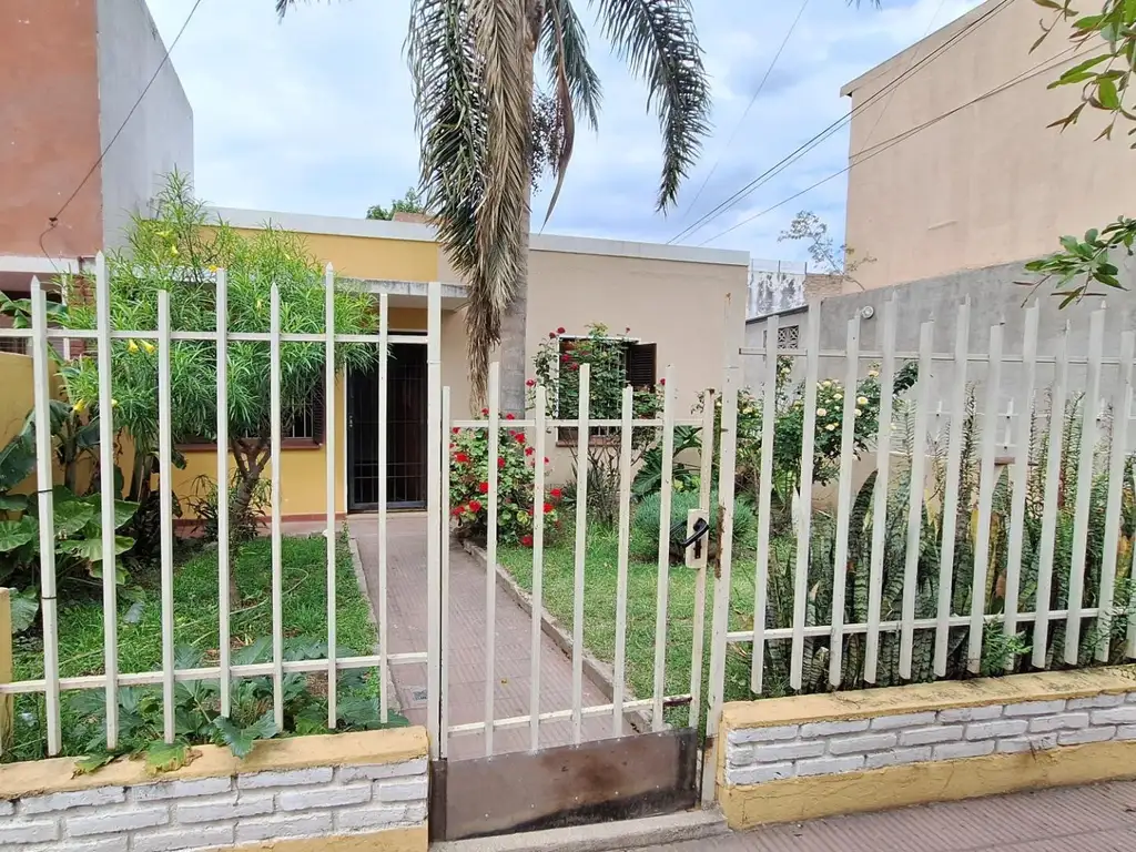 Se Vende Casa de 2 Dormitorios en Villa Azalais