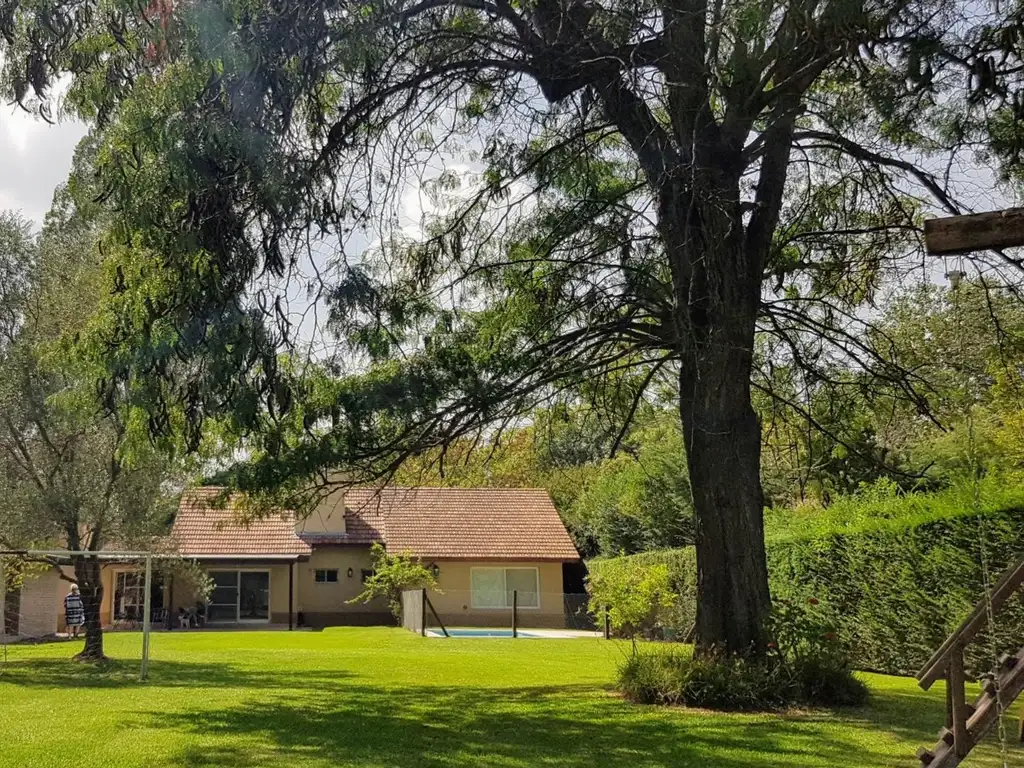 Casa en venta, con pileta, barrio Green Hills, Escobar