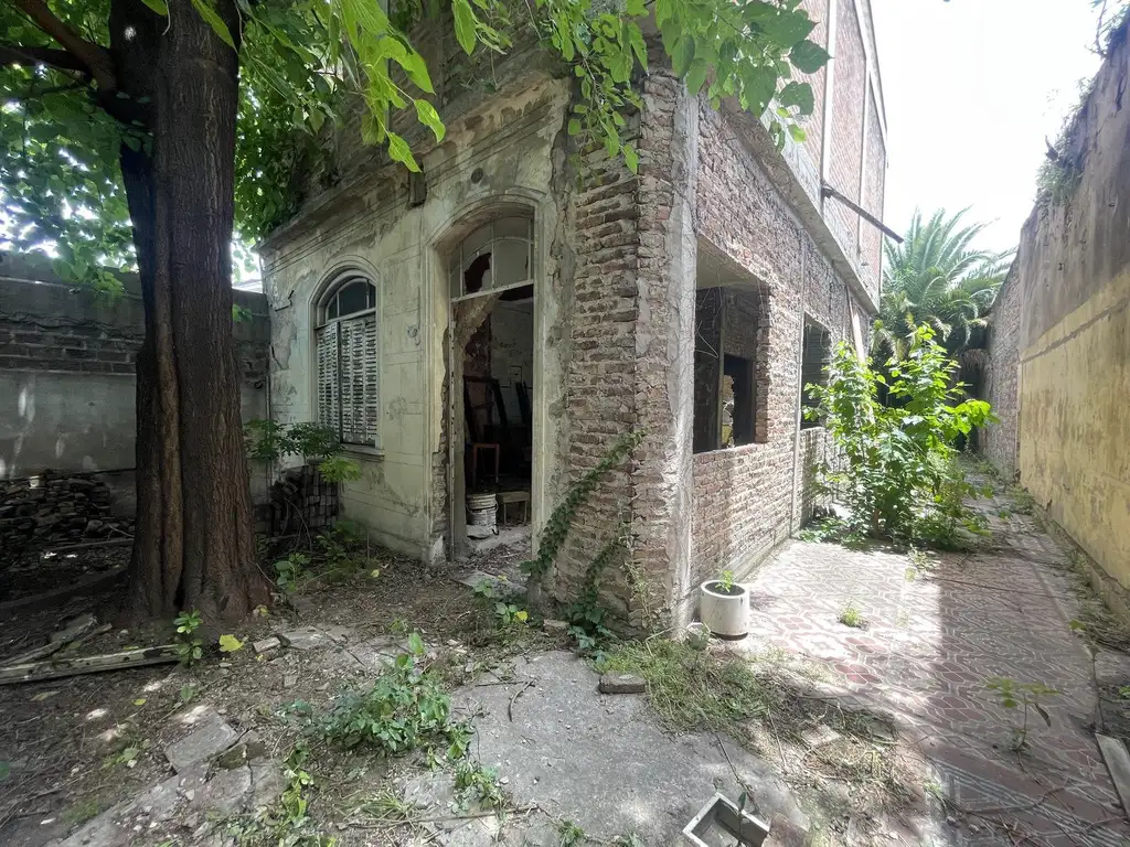 Casa a remodelar en  Flores!  Excelente Entorno