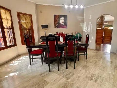 CASA EN MORENO 4 DORMITORIOS IMPECABLE PARA ENTRAR