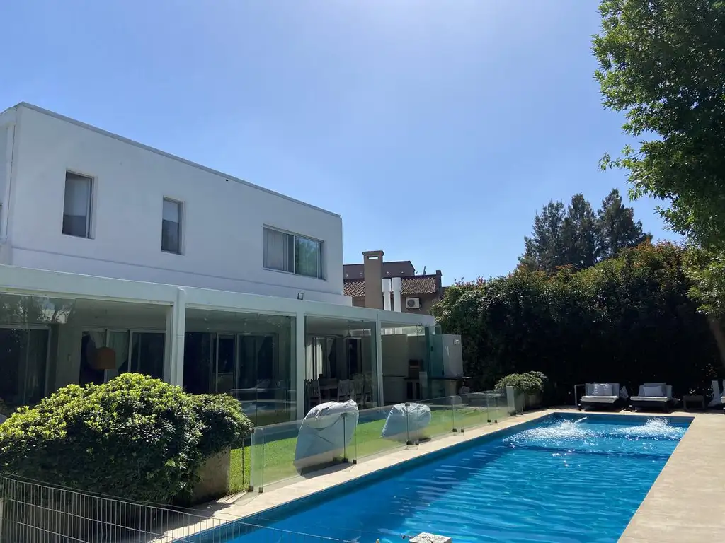 Casa - Ayres de Pilar Venta Estilo Racionalista 4 dormitorios