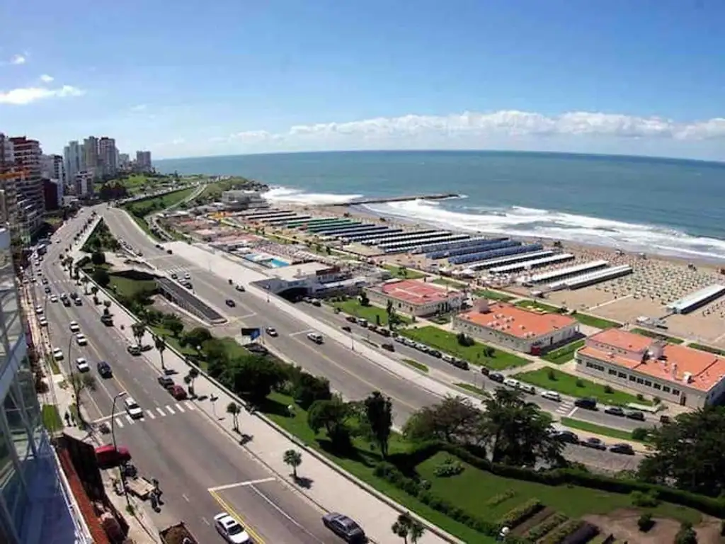 Venta Departamento 3 ambientes + dependencia, Playa Grande