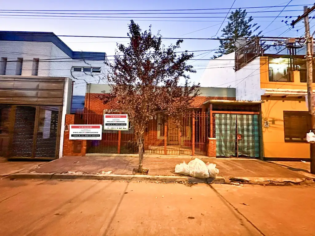 Casa en Castelar en venta