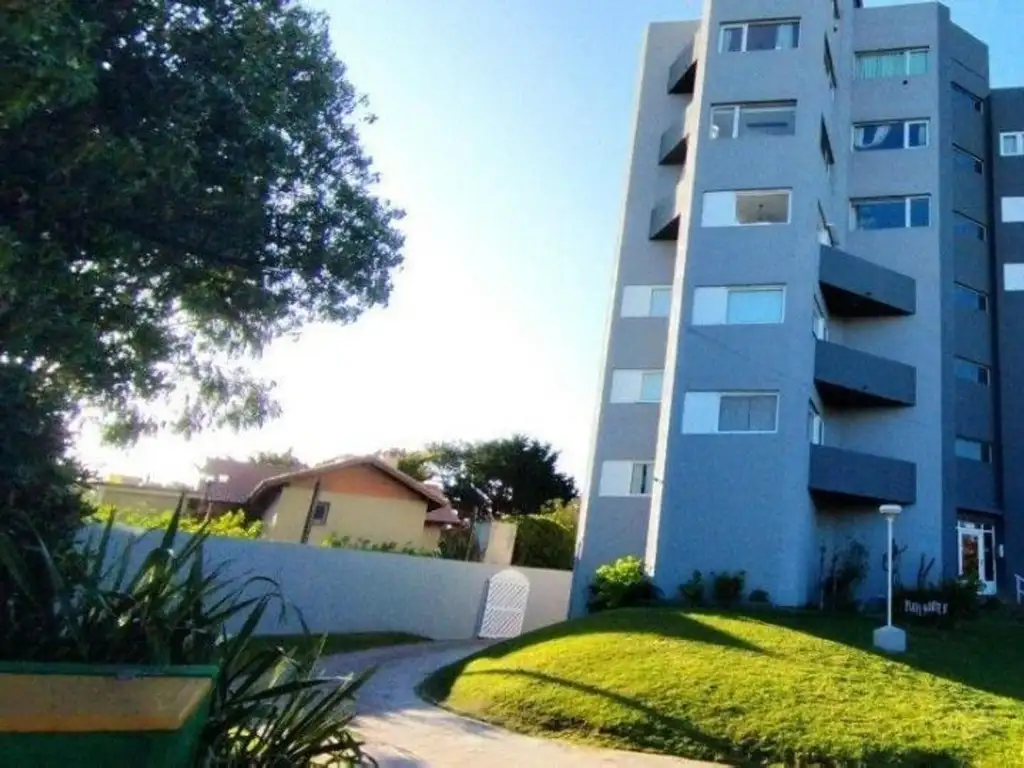 PENTHOUSE EXCELENTE: TERRAZA, BALCON Y GUARDACOCHE CUBIERTO