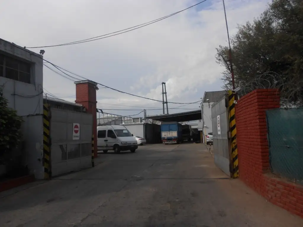 GALPONES EN ALQUILER * EN PREDIO INDUSTRIAL * 750 m2