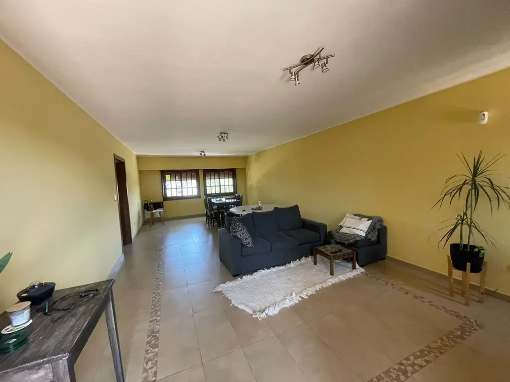 CASA EN VENTA CON LOCAL COMERCIAL SOBRE AVE. 520