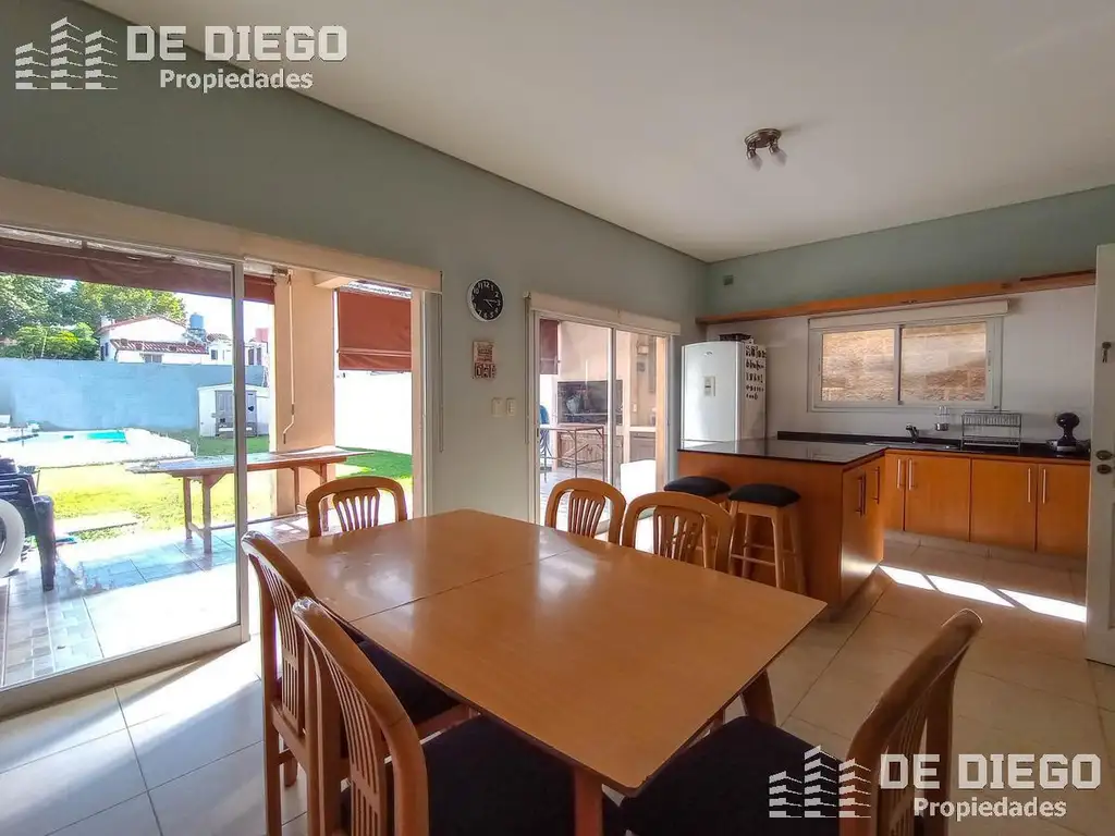 Muy buena casa en venta de 4 ambientes con jardin piscina y parrilla - Victoria centro, San Fernando