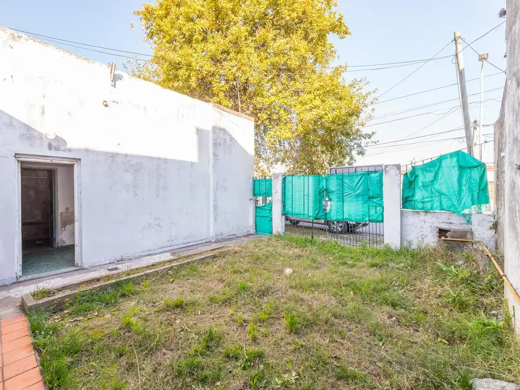 OPORTUNIDAD casa a refaccionar Terreno - Villa De Mayo